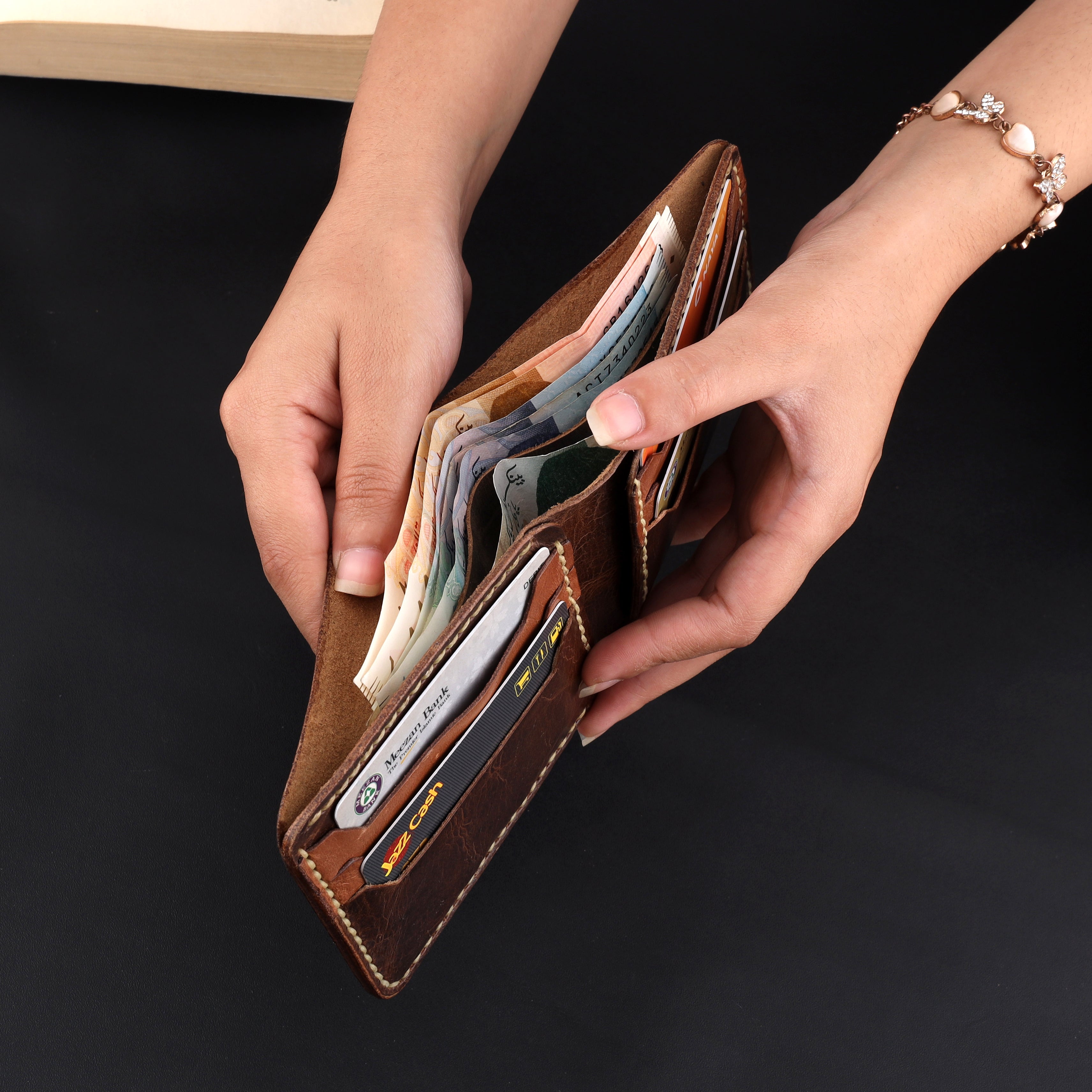 CLASSIC BIFOLD GENUINE LEATHER PURSE/WALLET BW-01